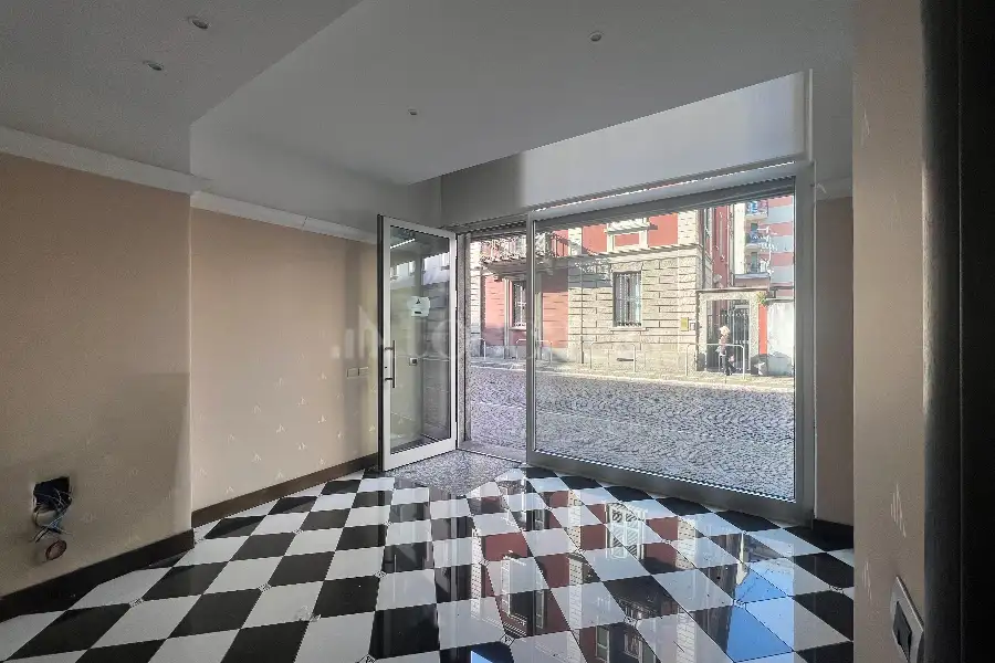 Negozio in affitto di 70 mq a €1.500 (rif. 10/2026)
