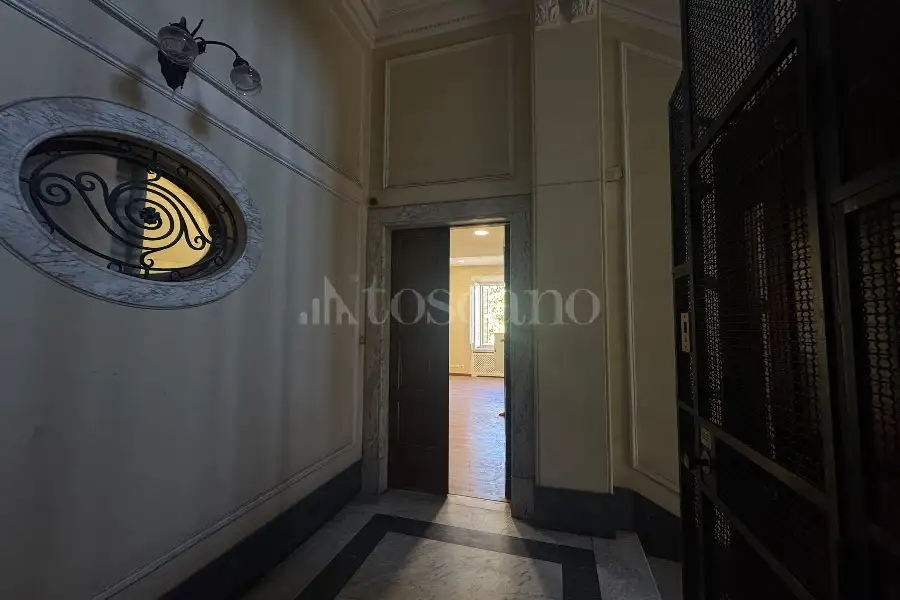 Ufficio in affitto di 200 mq a €6.000 (rif. 38/2026)