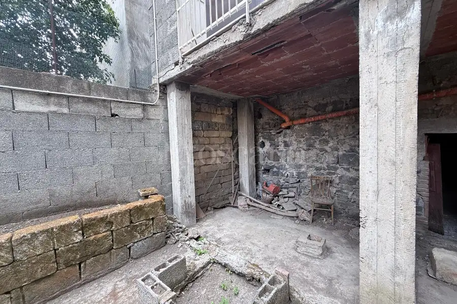 Magazzino in vendita di 90 mq a €15.000 (rif. 111/2026)