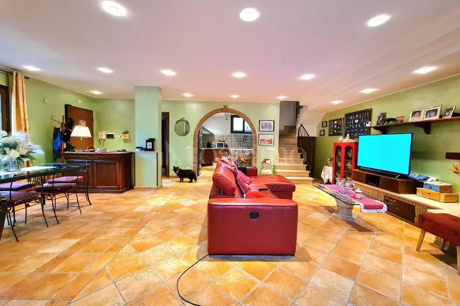 Villa Bifamiliare in vendita di 180 mq a €349.000 (rif. 42/2026)