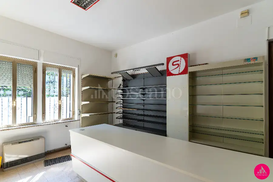 Negozio in vendita di 45 mq a €55.000 (rif. 9/2026)