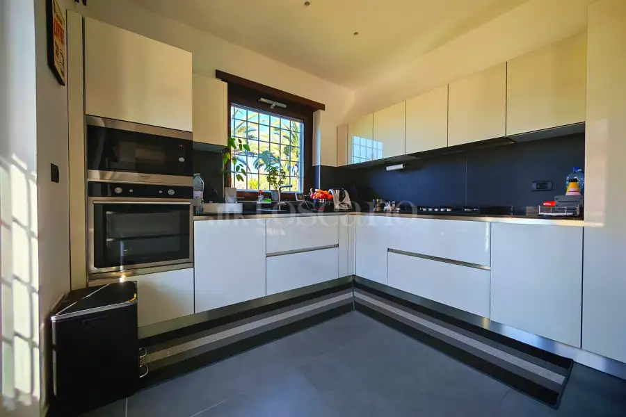 Villa Plurifamiliare in vendita di 280 mq a €589.000 (rif. 37/2025)