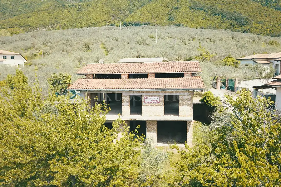 Rustico in vendita di 360 mq a €75.000 (rif. 12/2024)