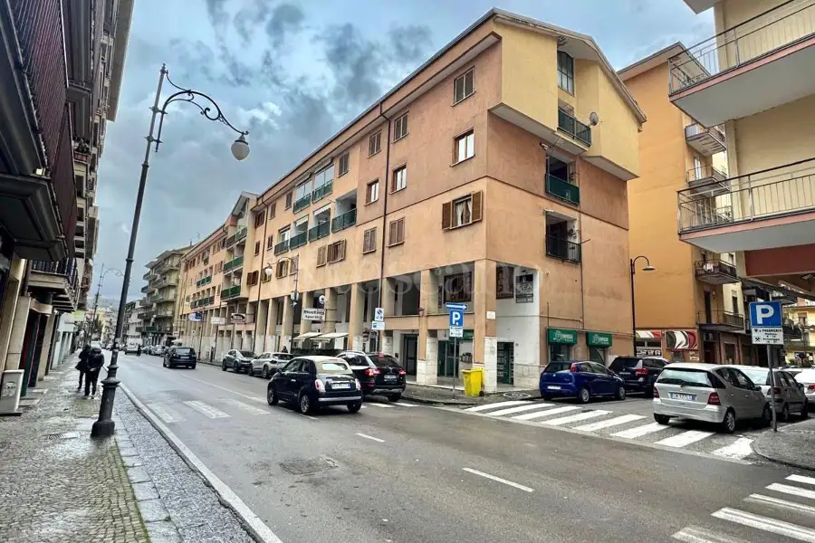Negozio in affitto di 60 mq a €500 (rif. 124/2026)