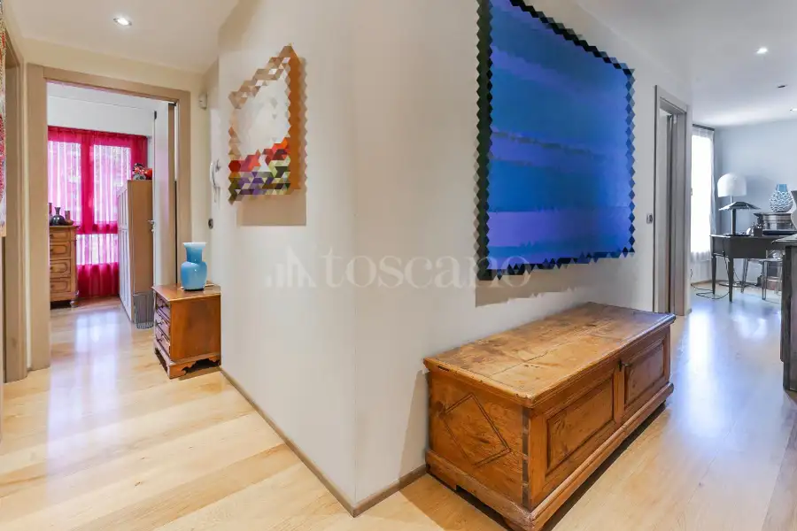 Villa Bifamiliare in vendita di 680 mq a €2.580.000 (rif. 24/2025)