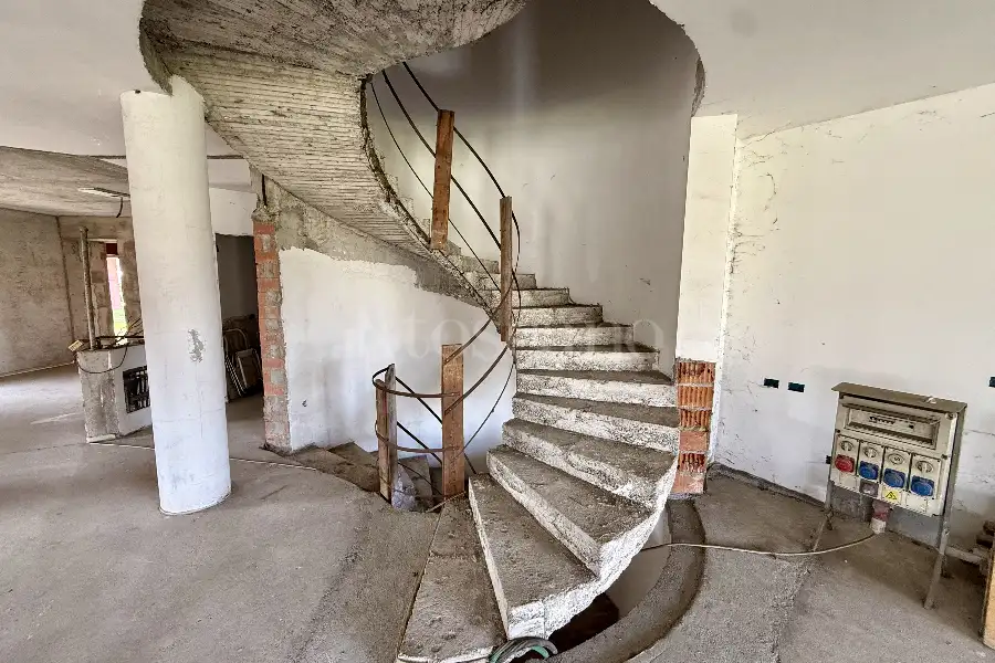 Villa Bifamiliare in vendita di 420 mq trattativa riservata (rif. 17/2026)