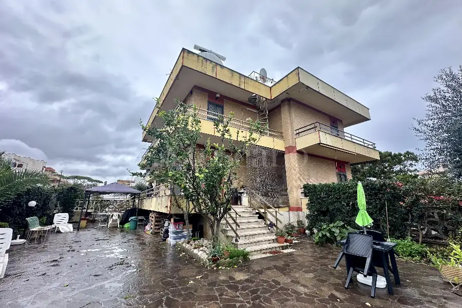 Villa Plurifamiliare in vendita di 140 mq a €325.000 (rif. 121/2025)