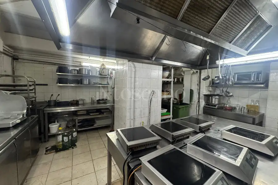 Attività Commerciale in vendita di 150 mq a €350.000 (rif. 18/2026)
