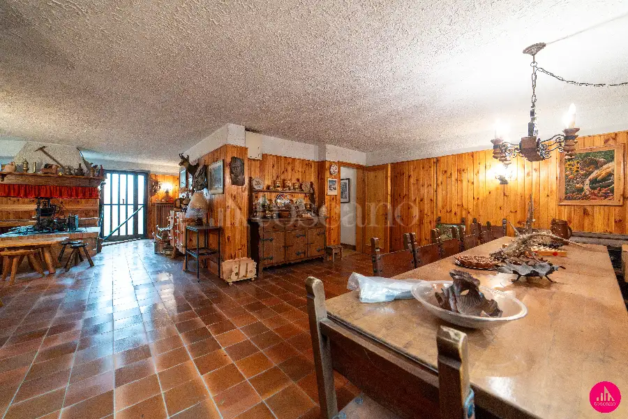Casa Indipendente in vendita di 370 mq a €380.000 (rif. 8/2026)