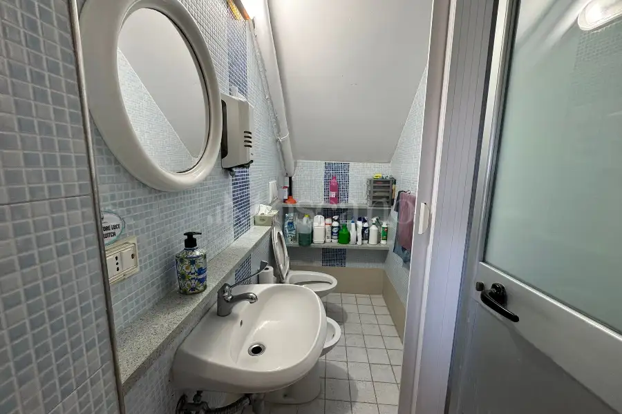 Negozio in affitto di 50 mq a €2.500 (rif. 21/2025)