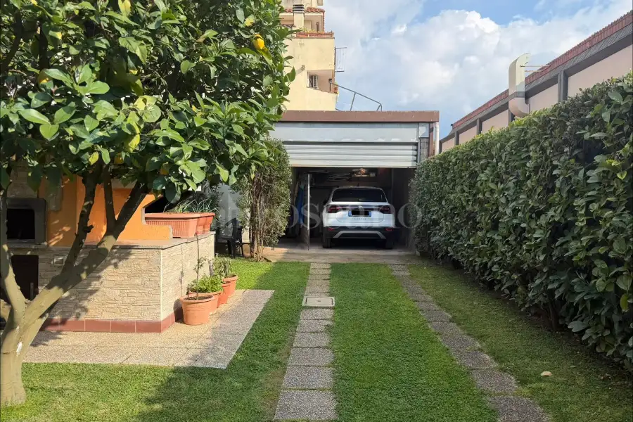 Casa in vendita di 290 mq a €849.000 (rif. 23/2026)