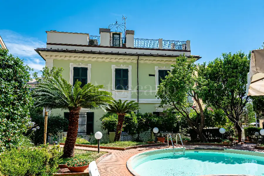 Villa in vendita di 496 mq a €3.950.000 (rif. 71/2026)