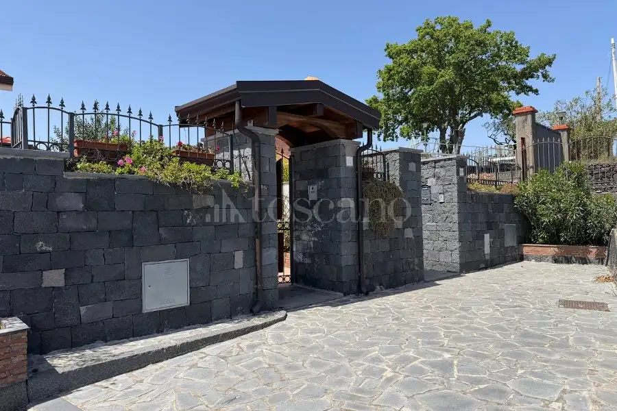 Villa Bifamiliare in vendita di 182 mq a €379.000 (rif. 75/2026)