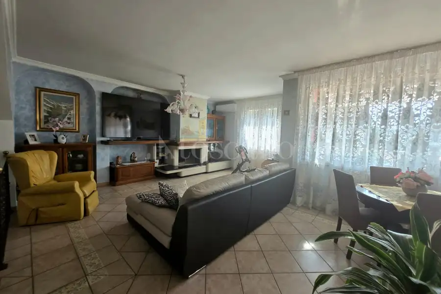 Casa Indipendente in vendita di 410 mq a €615.000 (rif. 40/2025)