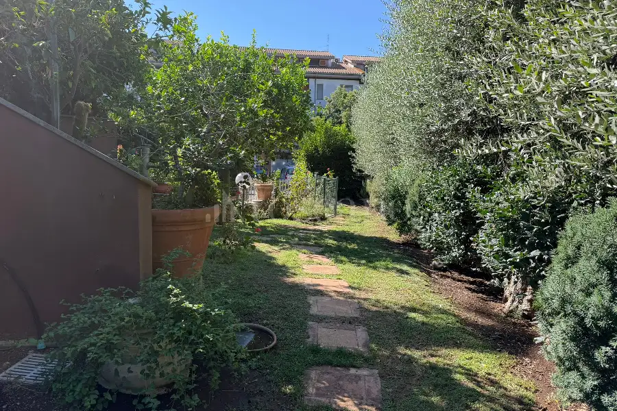 Villa Plurifamiliare in vendita di 430 mq a €395.000 (rif. 19/2026)