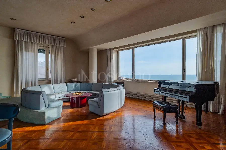 Attico in vendita di 440 mq a €1.650.000 (rif. 17/2026)