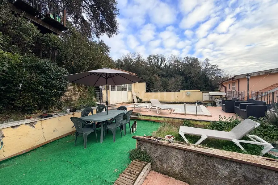 Palazzo in vendita di 300 mq a €375.000 (rif. 3/2026)