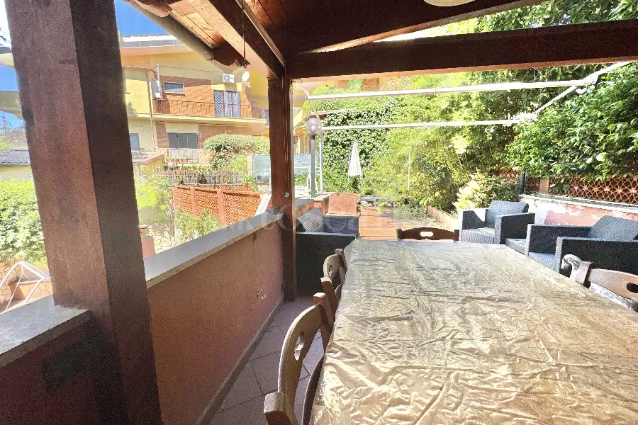 Villa Plurifamiliare in vendita di 300 mq a €649.000 (rif. 18/2026)