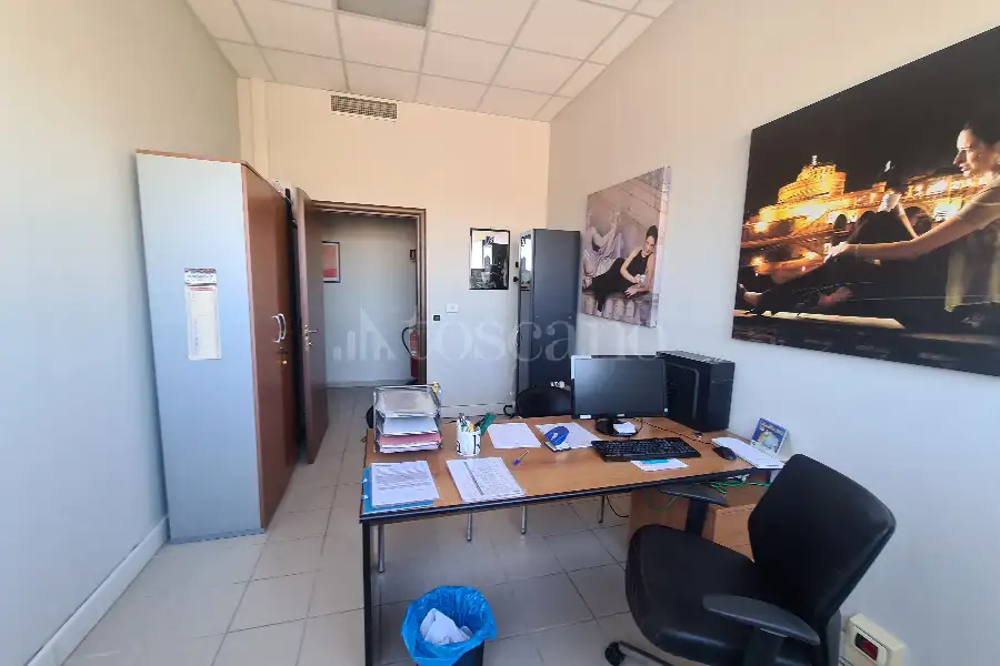 Ufficio in affitto di 15 mq a €350 (rif. 60/2026)