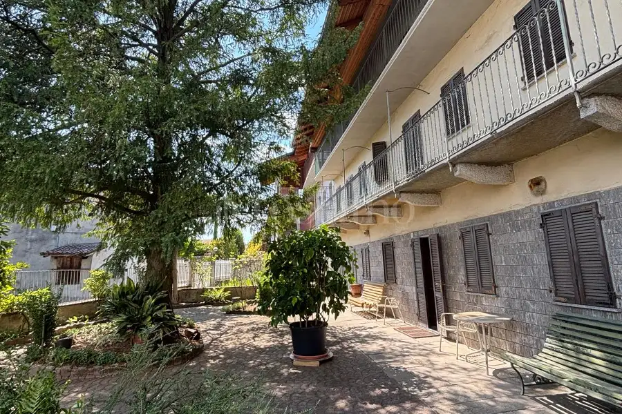 Casale in vendita di 840 mq a €650.000 (rif. 38/2026)