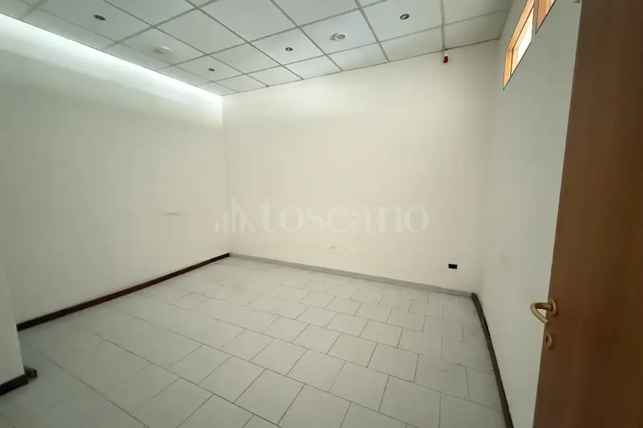 Negozio in affitto di 70 mq a €800 (rif. 3/2025)