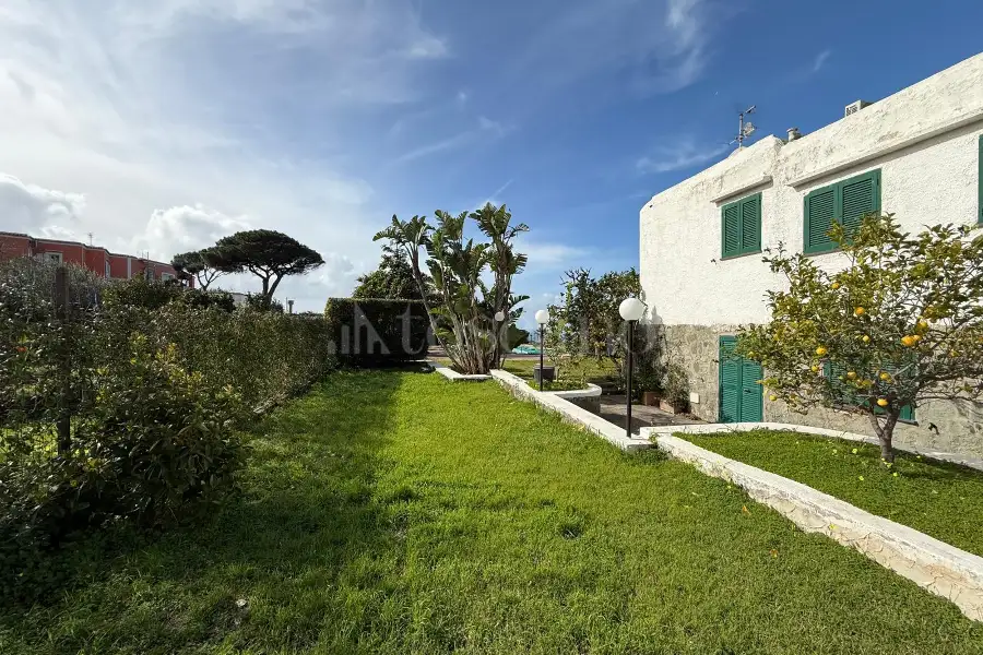 Villa in vendita di 230 mq a €1.650.000 (rif. 2/2026)