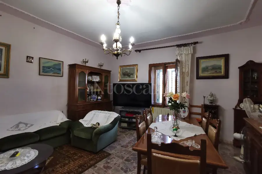 Casa in vendita di 280 mq a €380.000 (rif. 24/2021)