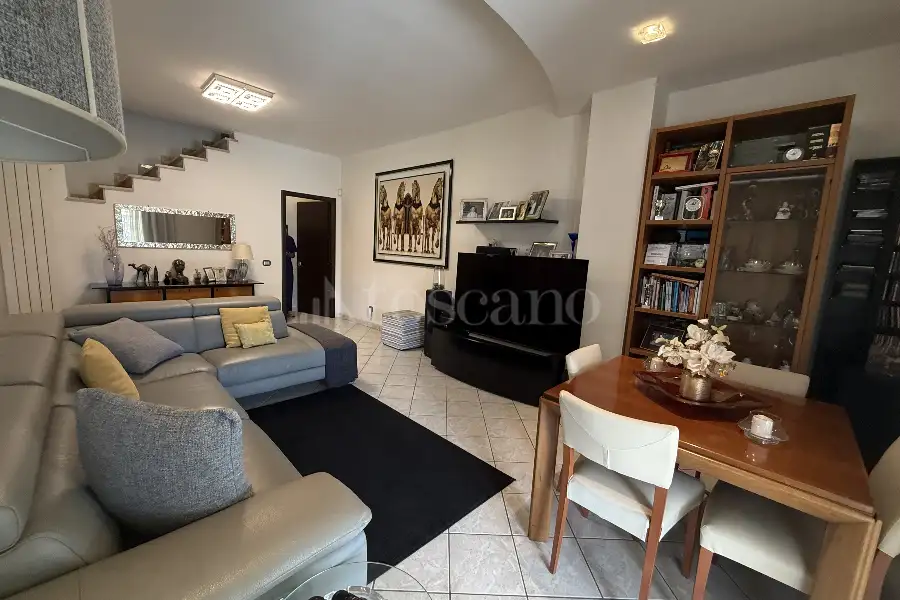 Villa Bifamiliare in vendita di 200 mq a €499.000 (rif. 10/2025)
