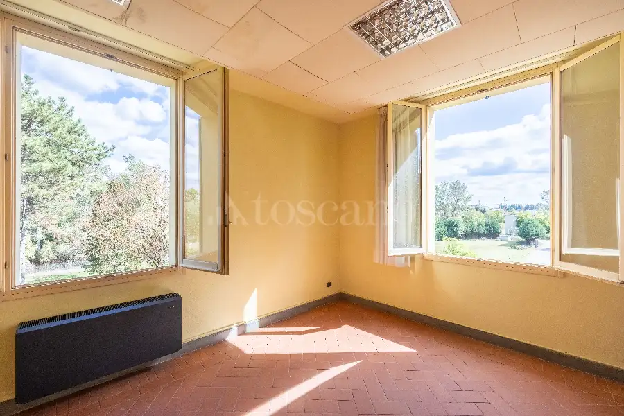 Villa in vendita di 2.660 mq a €950.000 (rif. 43/2025)
