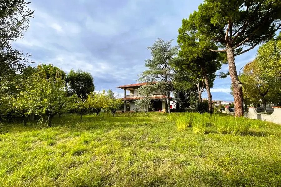 Villa in vendita di 305 mq a €650.000 (rif. 12/2025)