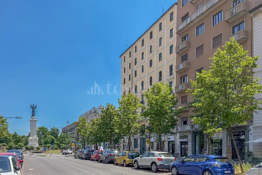 Ufficio in vendita di 250 mq a €1.450.000 (rif. 86/2026)