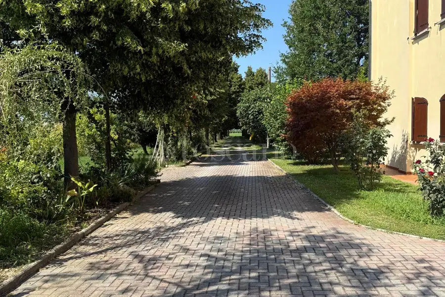 Casa Indipendente in vendita di 600 mq a €1.359.000 (rif. 49/2026)