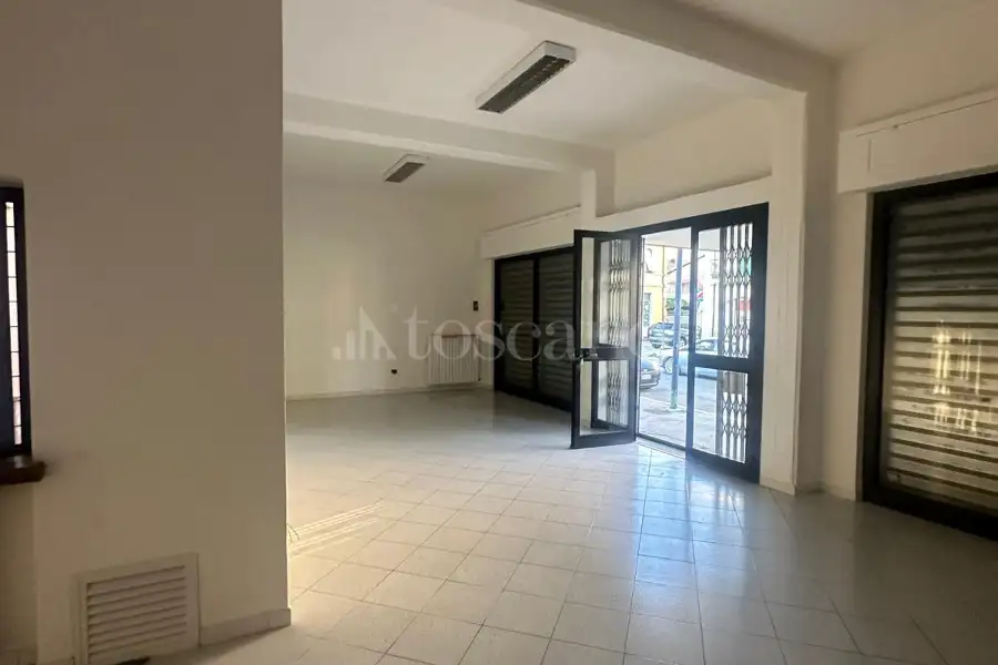 Negozio in affitto di 120 mq a €700 (rif. 109/2025)