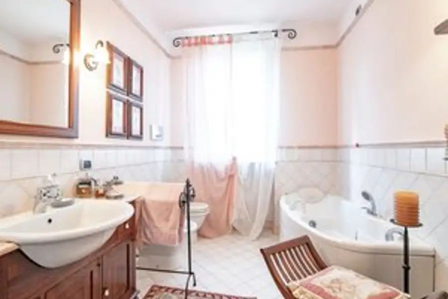 Casa in vendita di 330 mq a €470.000 (rif. 21/2026)