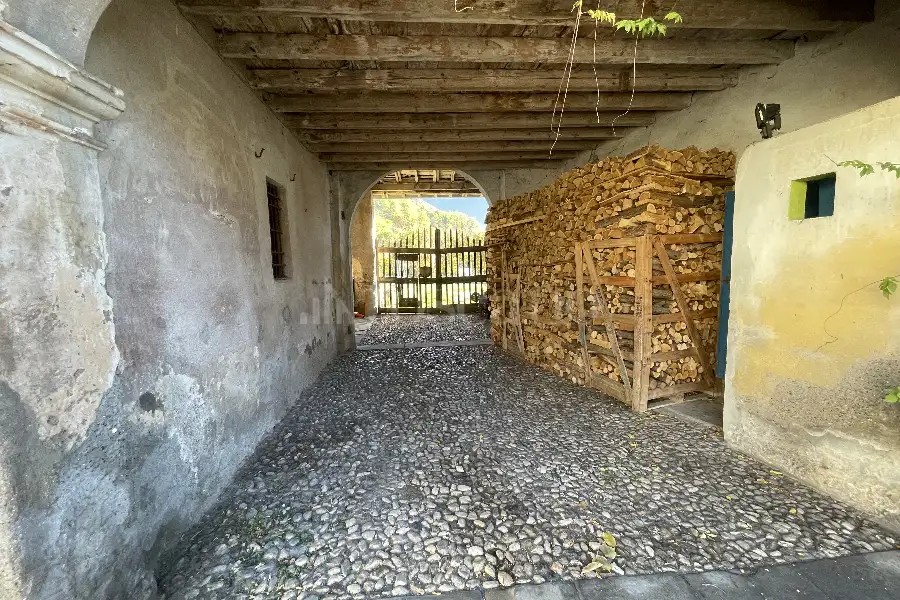 Casale in vendita di 1.300 mq a €560.000 (rif. 65/2023)