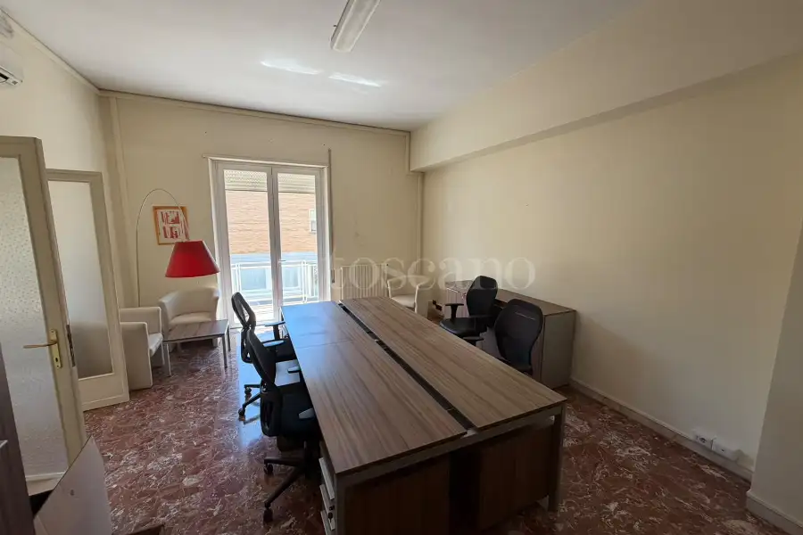 Ufficio in affitto di 80 mq a €700 (rif. 4/2026)