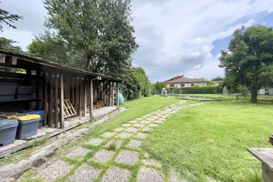 Villa Bifamiliare in vendita di 450 mq a €249.000 (rif. 23/2025)