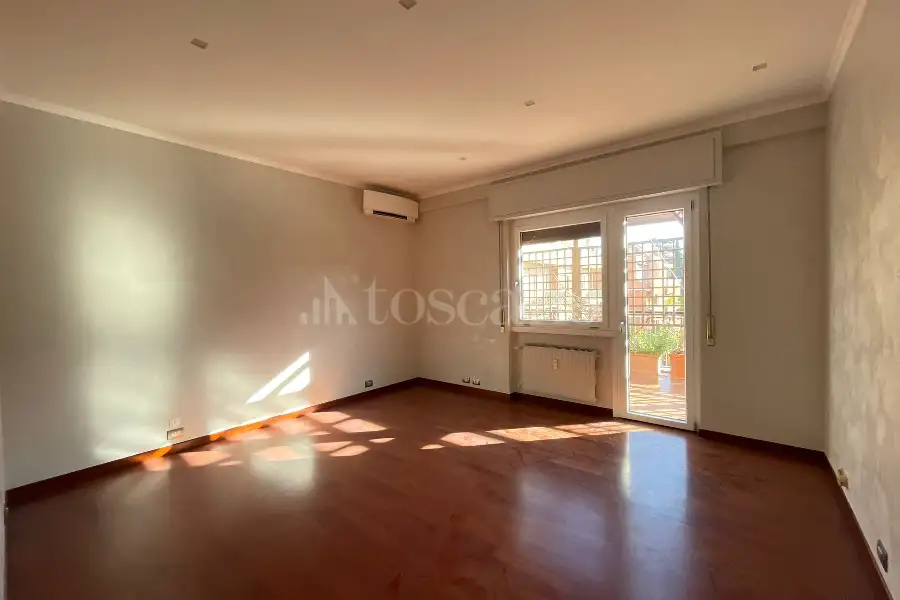 Attico in vendita di 230 mq a €1.400.000 (rif. 1/2026)