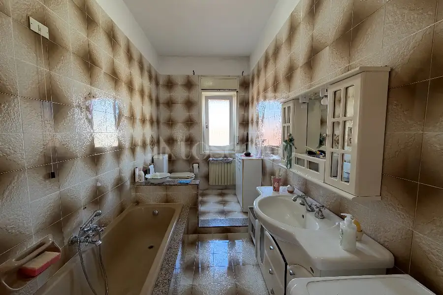 Villa Plurifamiliare in vendita di 400 mq a €399.000 (rif. 137/2026)