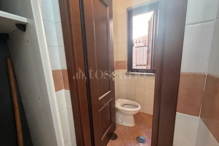 Negozio in vendita di 32 mq a €105.000 (rif. 71/2026)