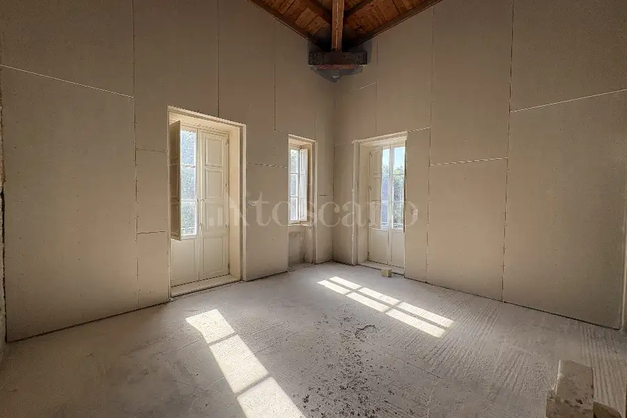 Palazzo in vendita di 420 mq a €800.000 (rif. 107/2026)