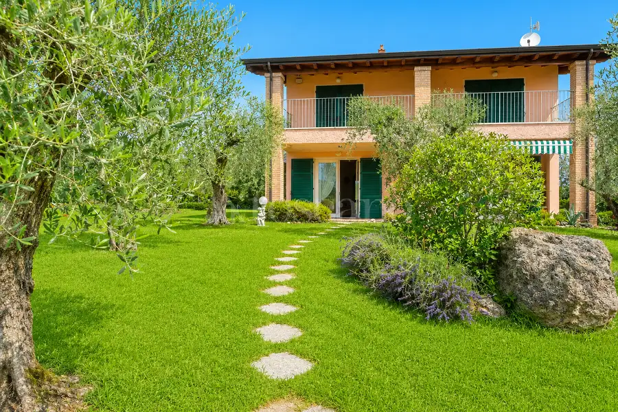 Villa in vendita di 400 mq a €1.200.000 (rif. 24/2026)