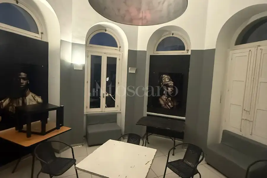 Villa in affitto di 4.735 mq a €6.500 (rif. 6/2026)