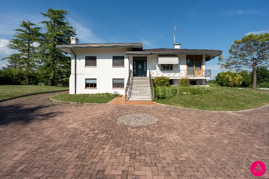 Villa in vendita di 303 mq a €499.000 (rif. 124/2026)