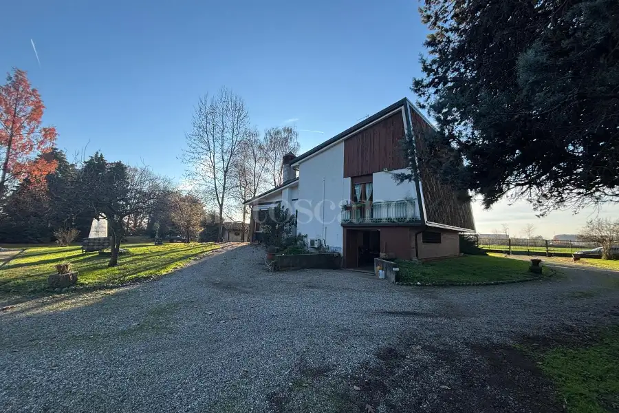 Villa Plurifamiliare in vendita di 370 mq a €1.200.000 (rif. 43/2025)