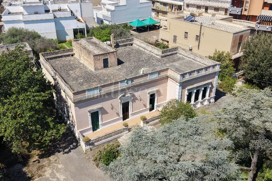 Villa in vendita di 290 mq a €798.000 (rif. 19/2026)