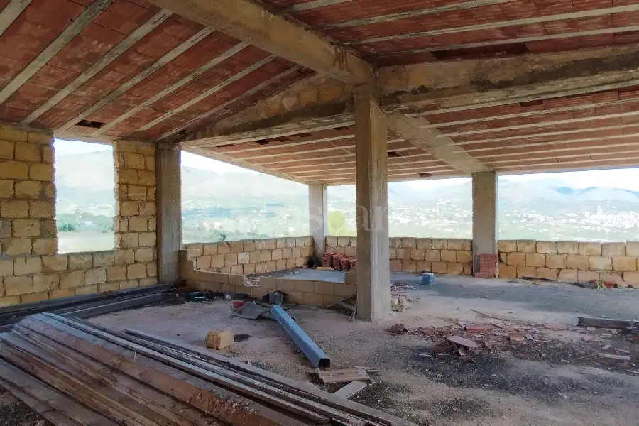 Villa in vendita di 230 mq a €89.000 (rif. 11/2025)