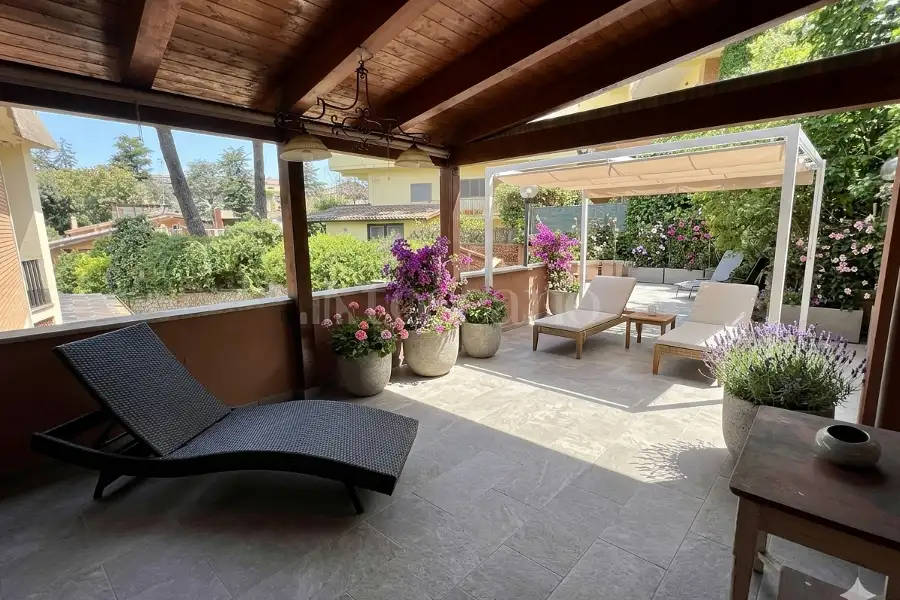 Villa Plurifamiliare in vendita di 300 mq a €649.000 (rif. 18/2026)