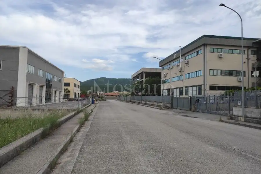 Capannone in affitto di 300 mq a €1.500 (rif. 24/2026)