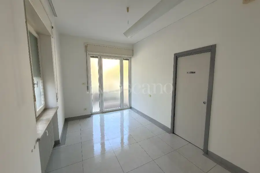 Negozio in vendita di 100 mq a €375.000 (rif. 14/2026)